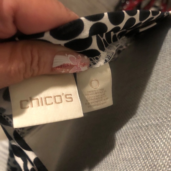 🕕 CHICOS BRAND NAME LIKE NEW BEAUTIFUL TOP SIZE 0 - Picture 7 of 10